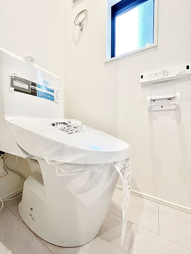 明るく清潔感のあるトイレです。