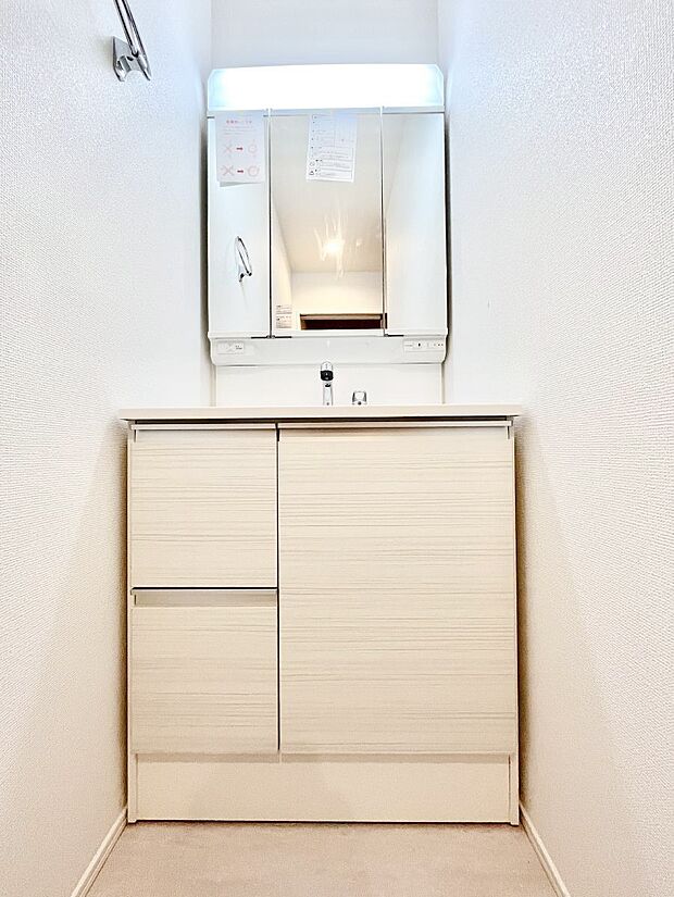 収納力と機能性に優れた洗面化粧台 