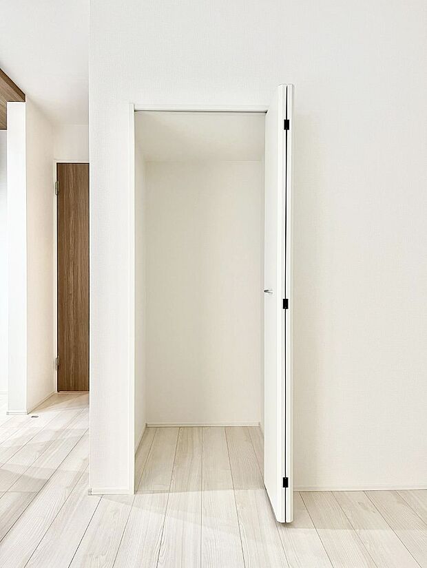 リビング収納。散らかりがちなリビングもスッキリと保てますね。 　