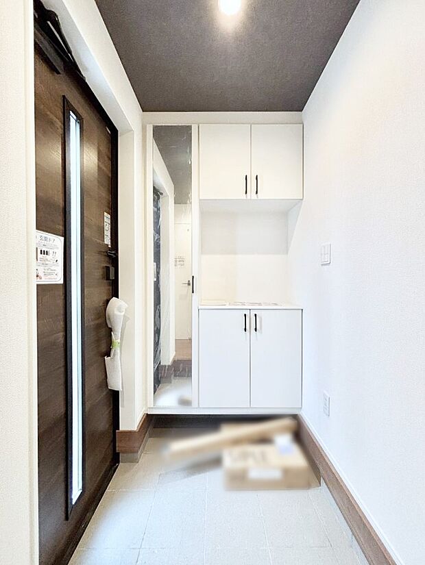 飾り棚を利用して、お越しいただくお客様をおもてなしできます。