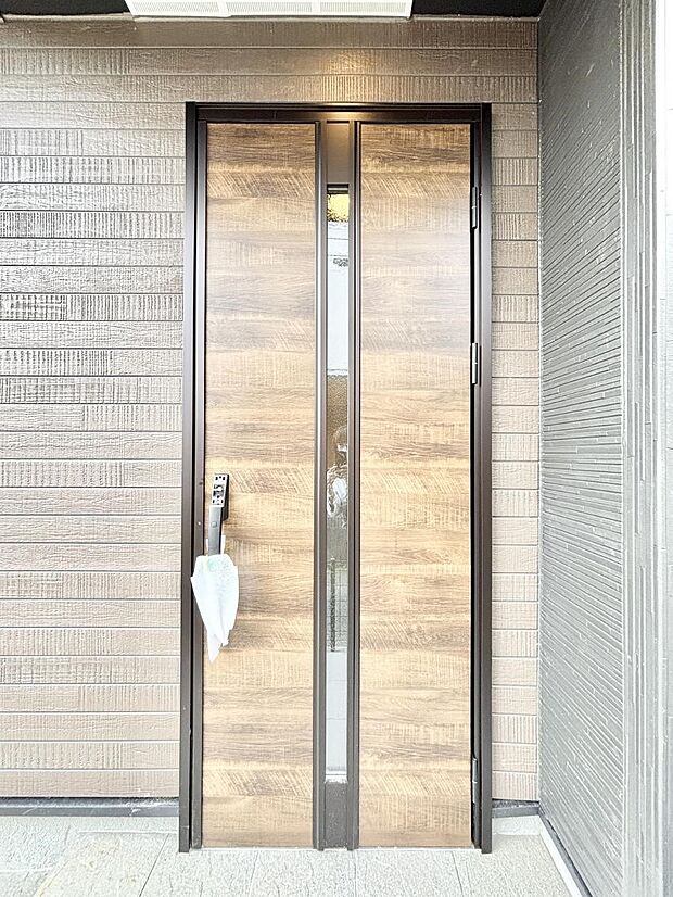 住まいの顔を演出する、玄関ドア。 