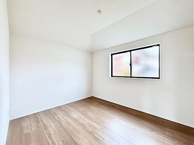 使いやすい形でベットや家具の置き方にも困ることもありません。 