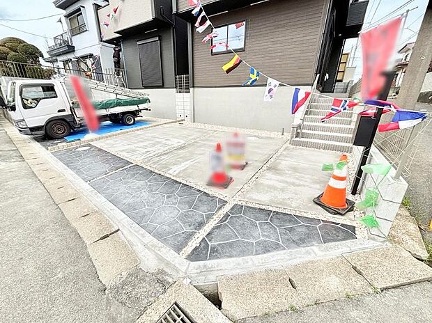 駐車2台可能！急なお客様の駐車に。また、ご家族の自転車スペースとしても大活躍。