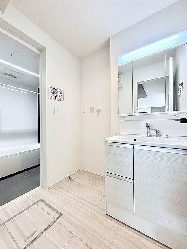 清潔感のある快適空間です。毎日の身支度も気持ち良くお使い頂けます。 