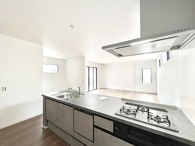 料理をしながらでもご家族との会話を楽しめる対面キッチン