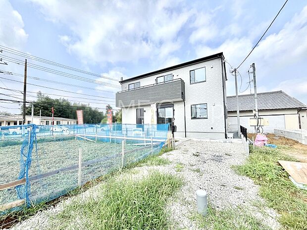 前面道路はきちんと整備されています