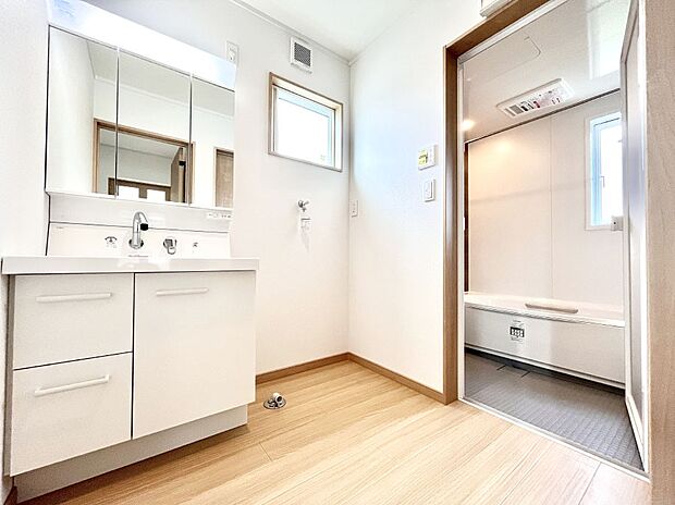 清潔感のある快適空間です。毎日の身支度も気持ち良くお使い頂けます。