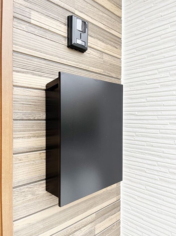 シンプルデザインのポスト。