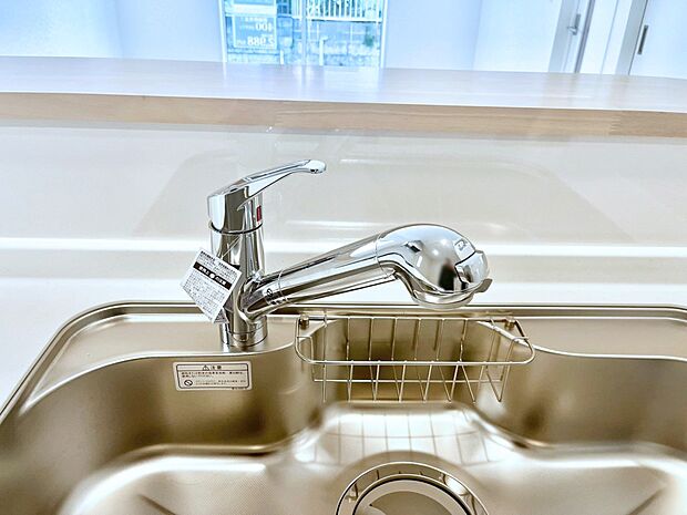 いつでも清潔なおいしいお水を。一つの水栓で水道水と浄水を使い分け。