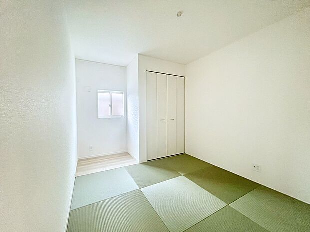 リビング隣接の和室は毎日の暮らしに癒しと安らぎをもたらしてくれます