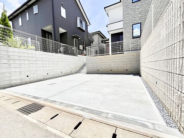 駐車2台可能！急なお客様の駐車に。また、ご家族の自転車スペースとしても大活躍。