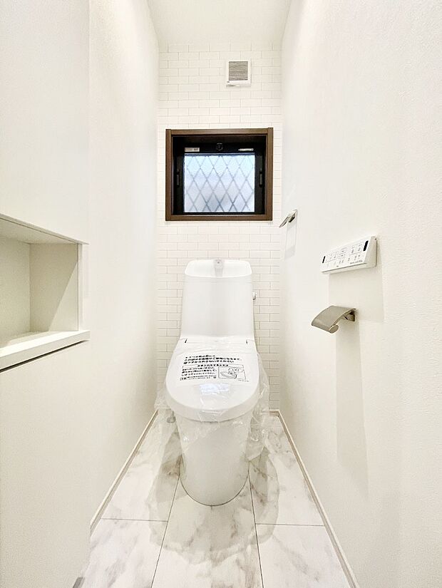 トイレは安心の2箇所！朝のバタバタも一安心です。 