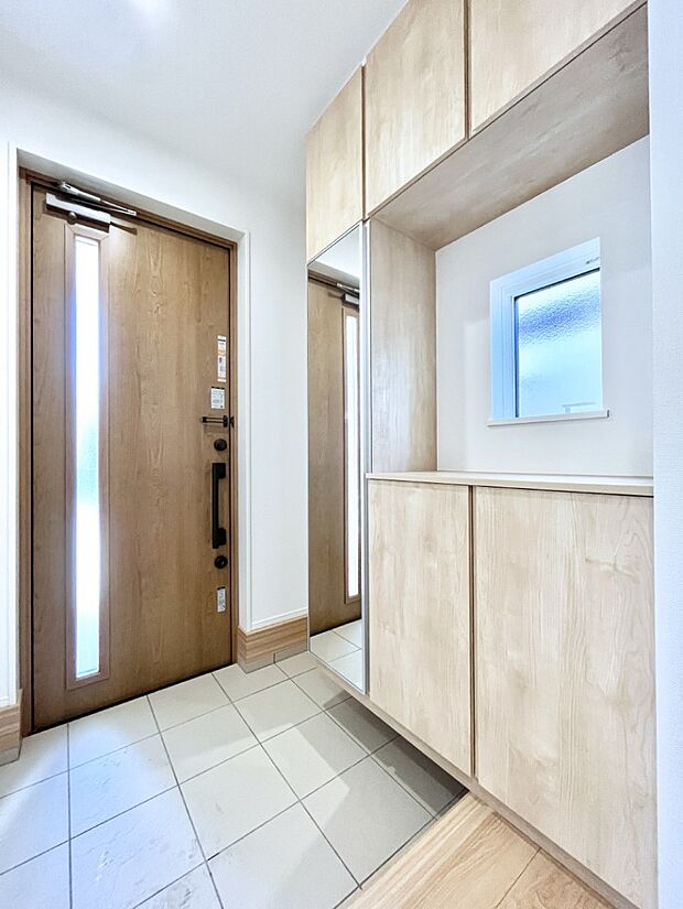 飾り棚を利用して、お越しいただくお客様をおもてなしできます。