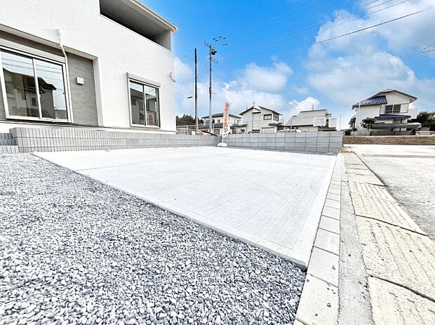 目の前が駐車場だと、雨の日も、大量にお買い物をした時も便利ですよね