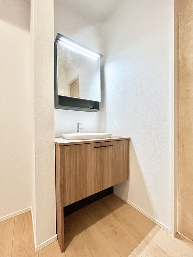 清潔感のある快適空間です。毎日の身支度も気持ち良くお使い頂けます。 
