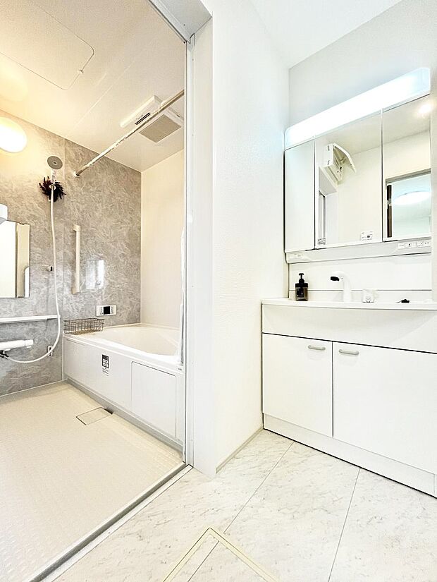 清潔感のある快適空間です。毎日の身支度も気持ち良くお使い頂けます。 