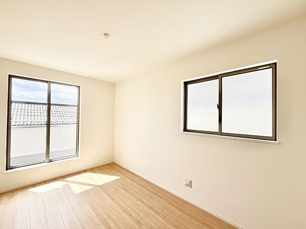 2面採光なので、明るく風通しも良く心地良い生活が送れます。