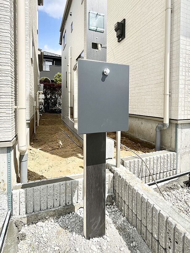 シンプルデザインのポスト。