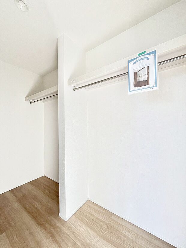 ウォークインクローゼット付きで生活空間を広く利用できます。