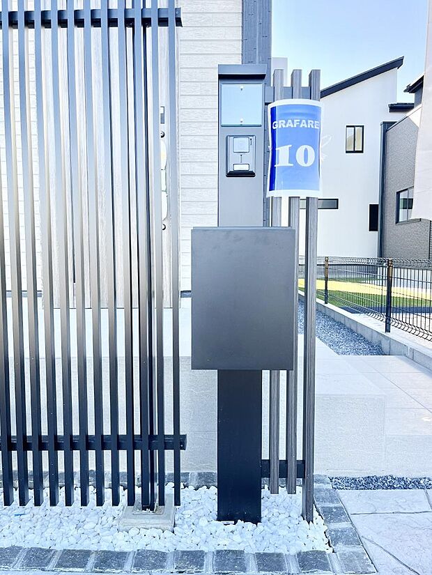 シンプルデザインのポスト。