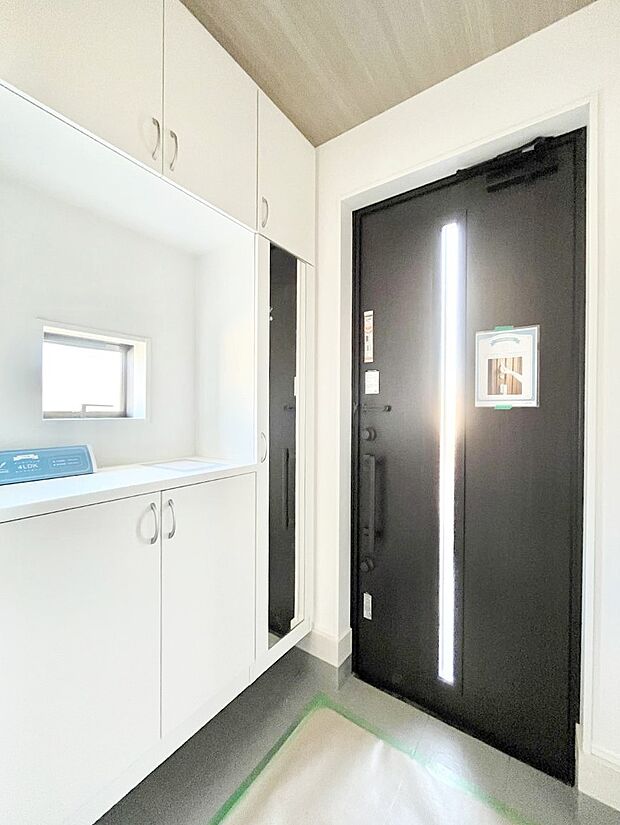 飾り棚を利用して、お越しいただくお客様をおもてなしできます。