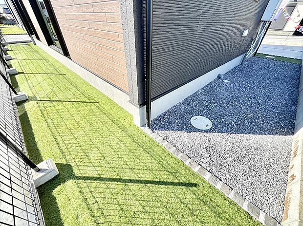 季節のお花を植えて彩りをプラス!