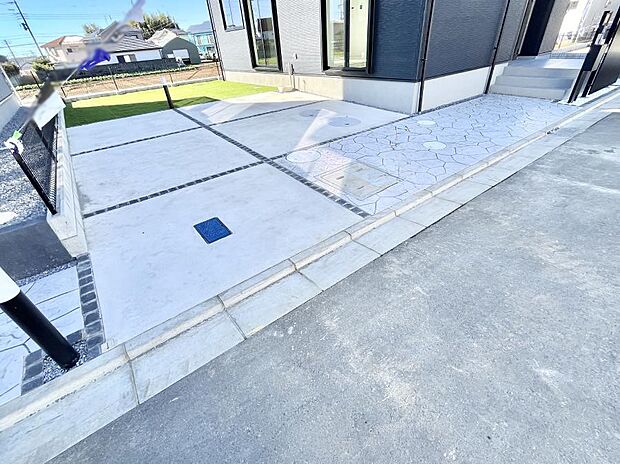 駐車2台可能!急なお客様の駐車に。また、ご家族の自転車スペースとしても大活躍。