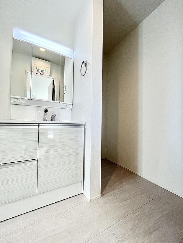 身支度もスムーズにおこなえる脱衣場。