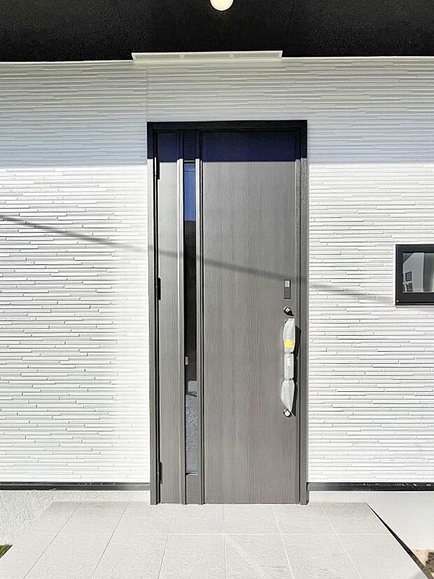 大切な家族、来客を出迎える玄関。