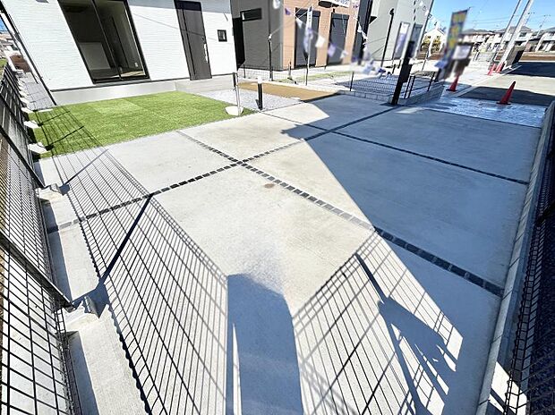 駐車2台可能！急なお客様の駐車に。また、ご家族の自転車スペースとしても大活躍。