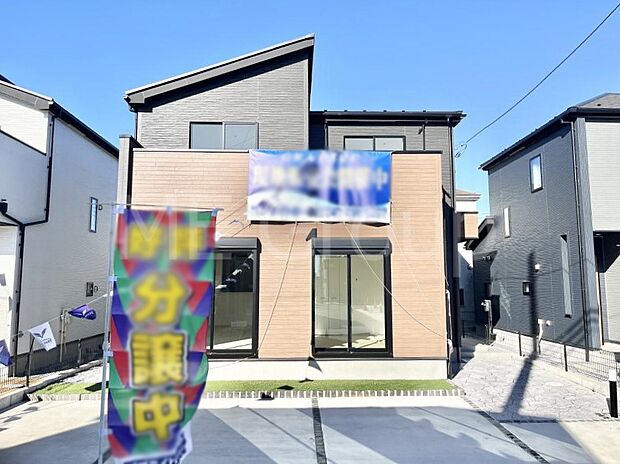 シンプルで落ち着きのある建物は住むかたの個性でオリジナルなものになっていきます。