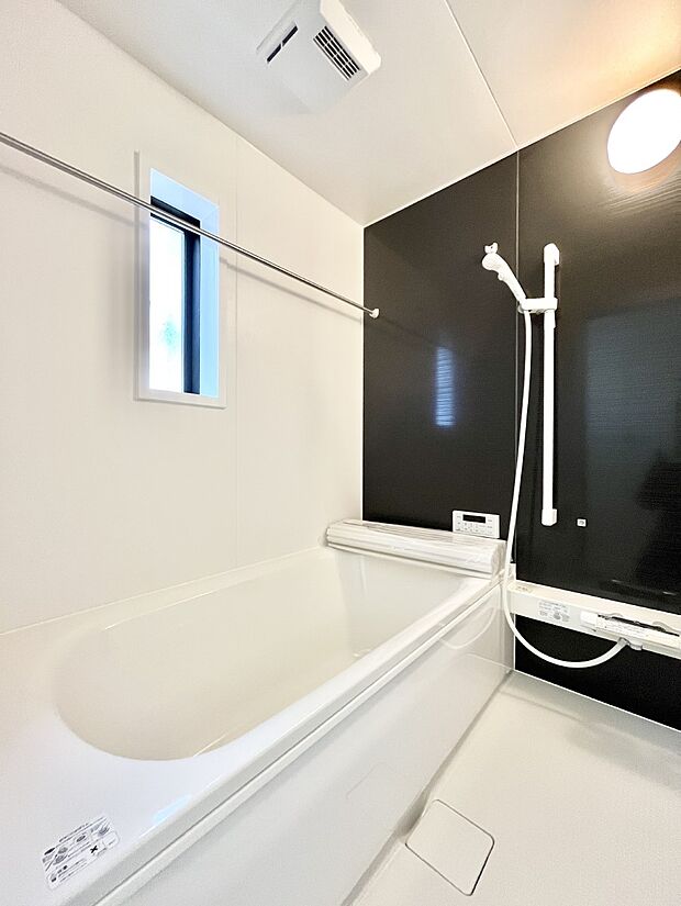 落ち着いた雰囲気でゆっくりお寛ぎいただけるバスルーム