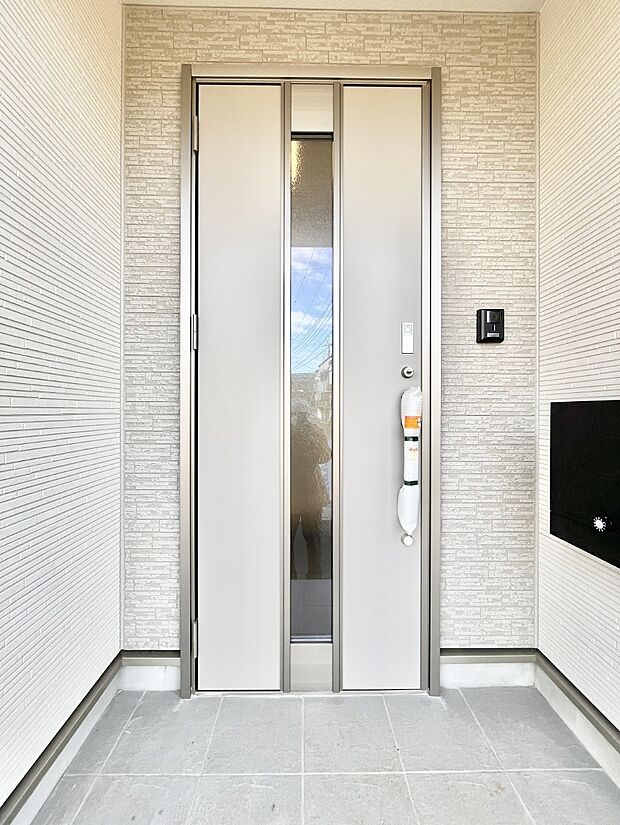 大切な家族、来客を出迎える玄関。