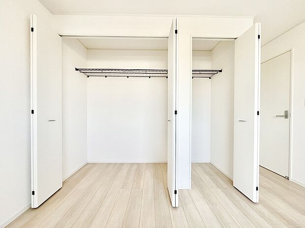 たっぷりの収納スペースで快適に暮らせそう 