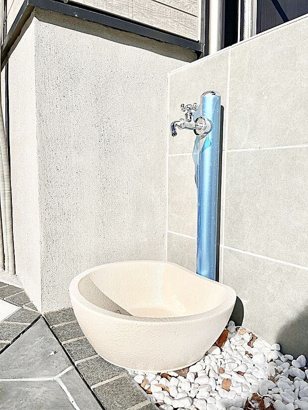 外水栓があると、庭のお手入れやちょっとした手洗い・洗車に便利です！