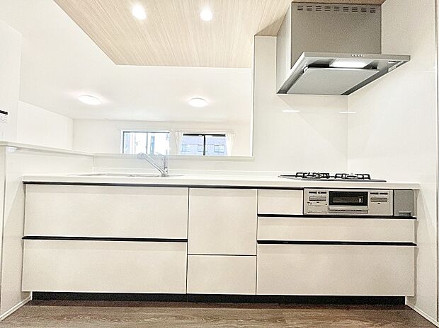 広々とした使い勝手の良いキッチンで日々のお料理も楽しくなりそう