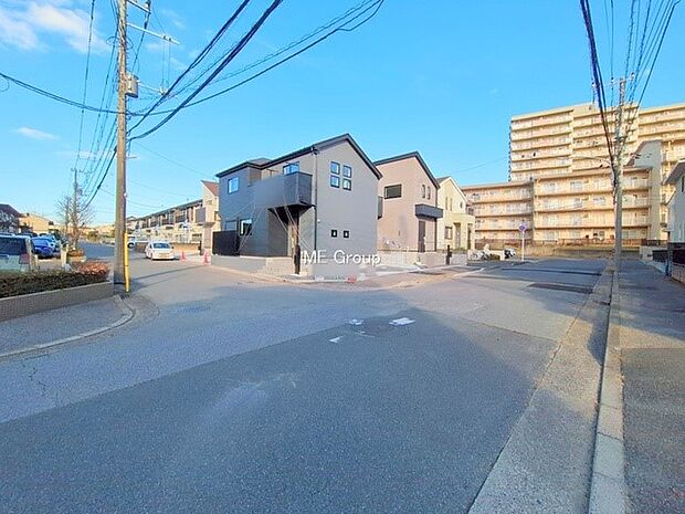 角地なので日当たりも良く、お家が堂々として見えます。