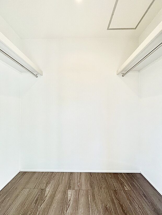 季節の衣類もスッキリ収納！大容量の収納力が魅力的なWIC付きです。