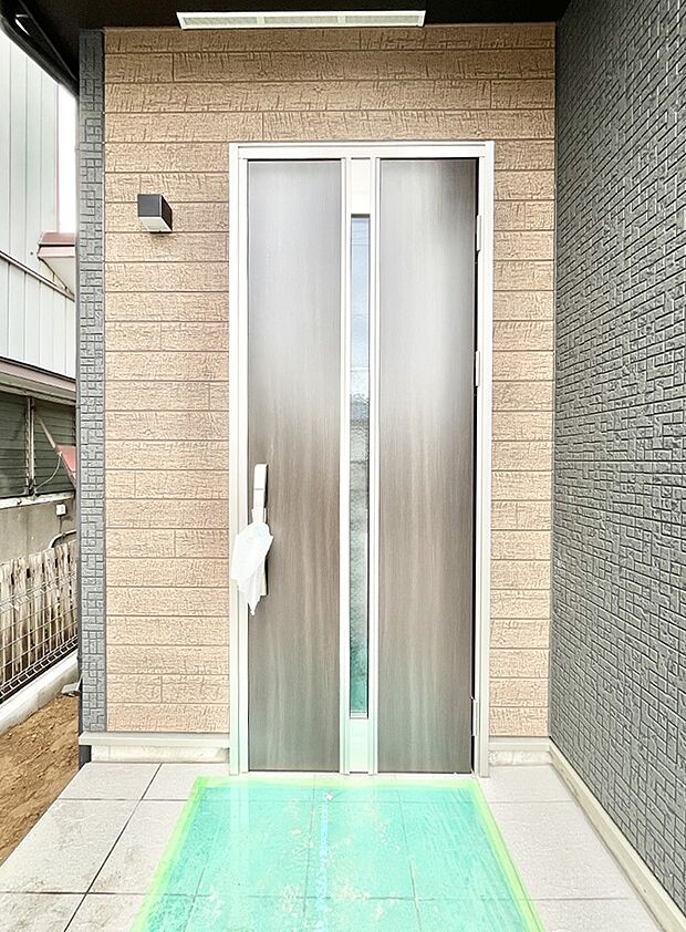 大切な家族、来客を出迎える玄関。