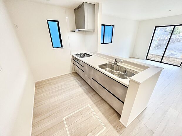 料理をしながらでもご家族との会話を楽しめる対面キッチン