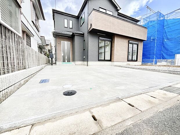 駐車3台可能!急なお客様の駐車に。また、ご家族の自転車スペースとしても大活躍。