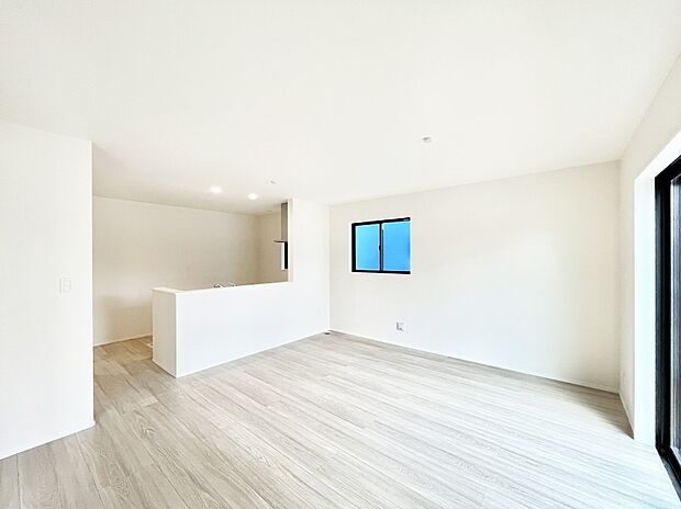 家族の笑顔が自然と生まれてくる、そんな雰囲気のダイニングに仕上がっています