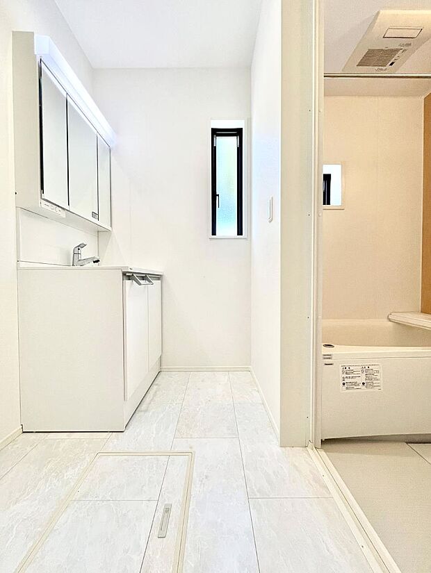 清潔感のある快適空間です。毎日の身支度も気持ち良くお使い頂けます。