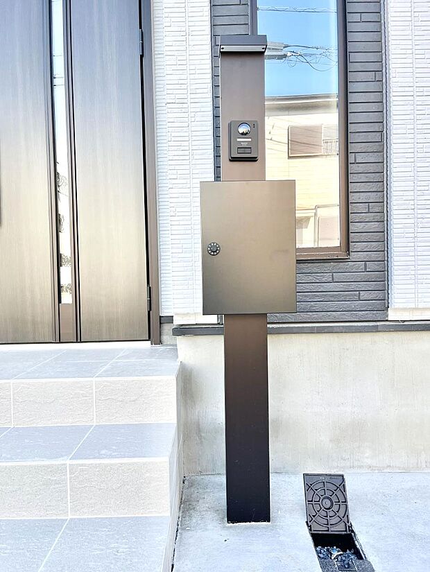 シンプルデザインのポスト。