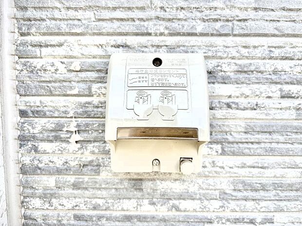 高圧洗浄機やエアーコンプレッサーなどの使用時に便利な外コンセント