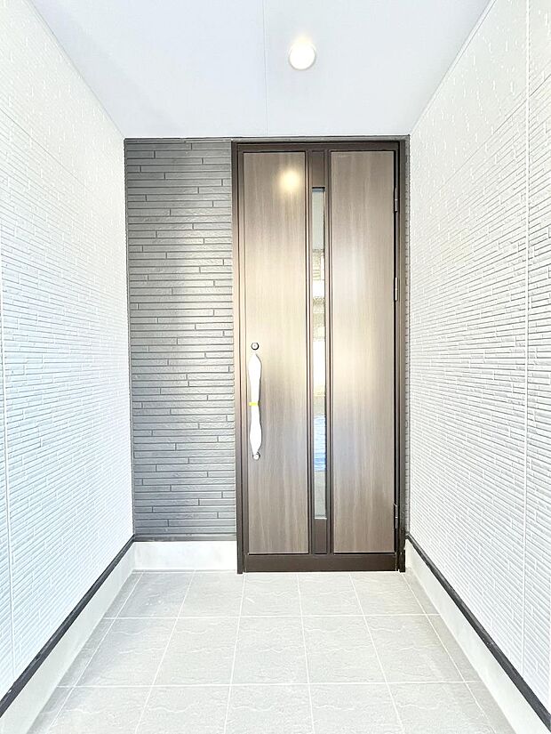 大切な家族、来客を出迎える玄関。