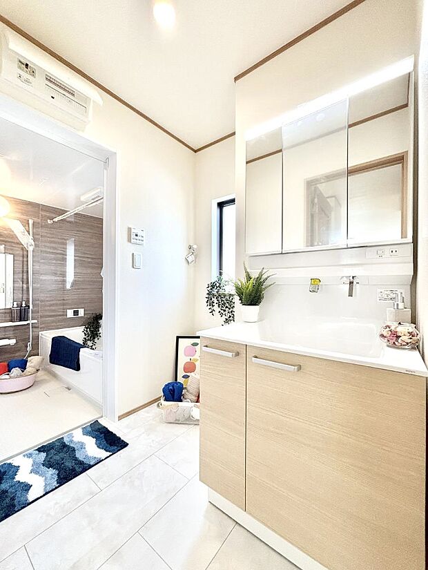 清潔感のある快適空間です。毎日の身支度も気持ち良くお使い頂けます。 