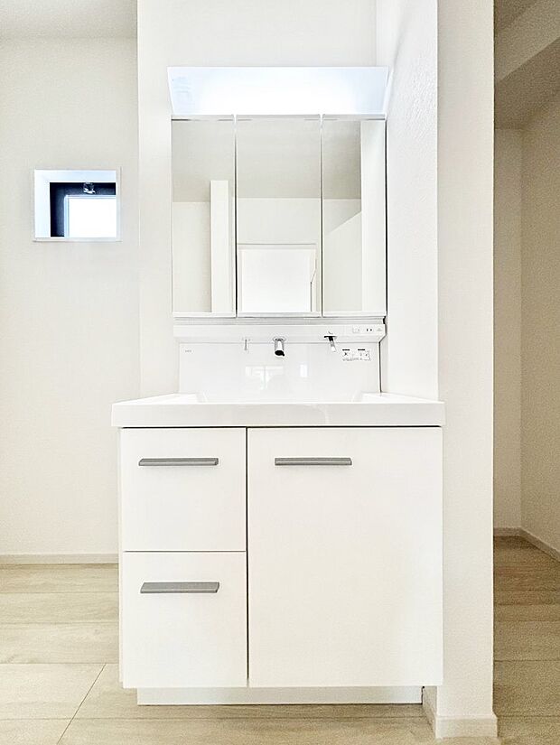 収納力と機能性に優れた洗面化粧台