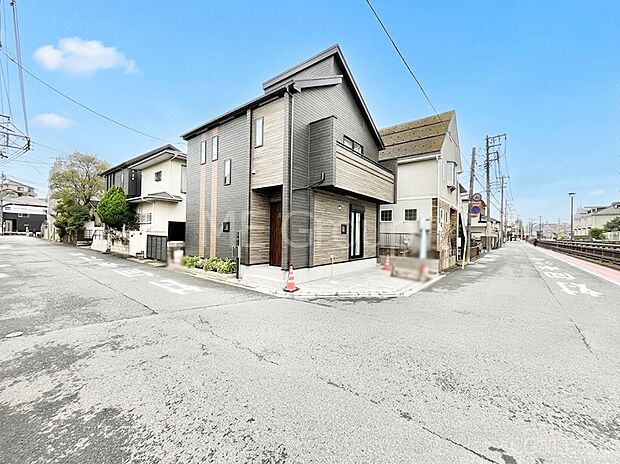 角地なので日当たりも良く、お家が堂々として見えます。