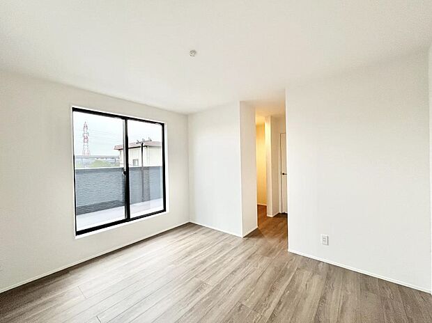 明るいバルコニーサイドに洋室を設置。目覚めの良い寝室に。